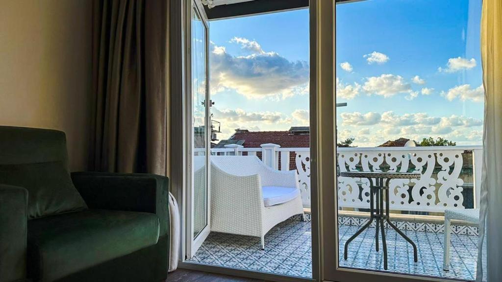 Hi Hotel Ivy Bueyuekada Adalar Bagian luar foto