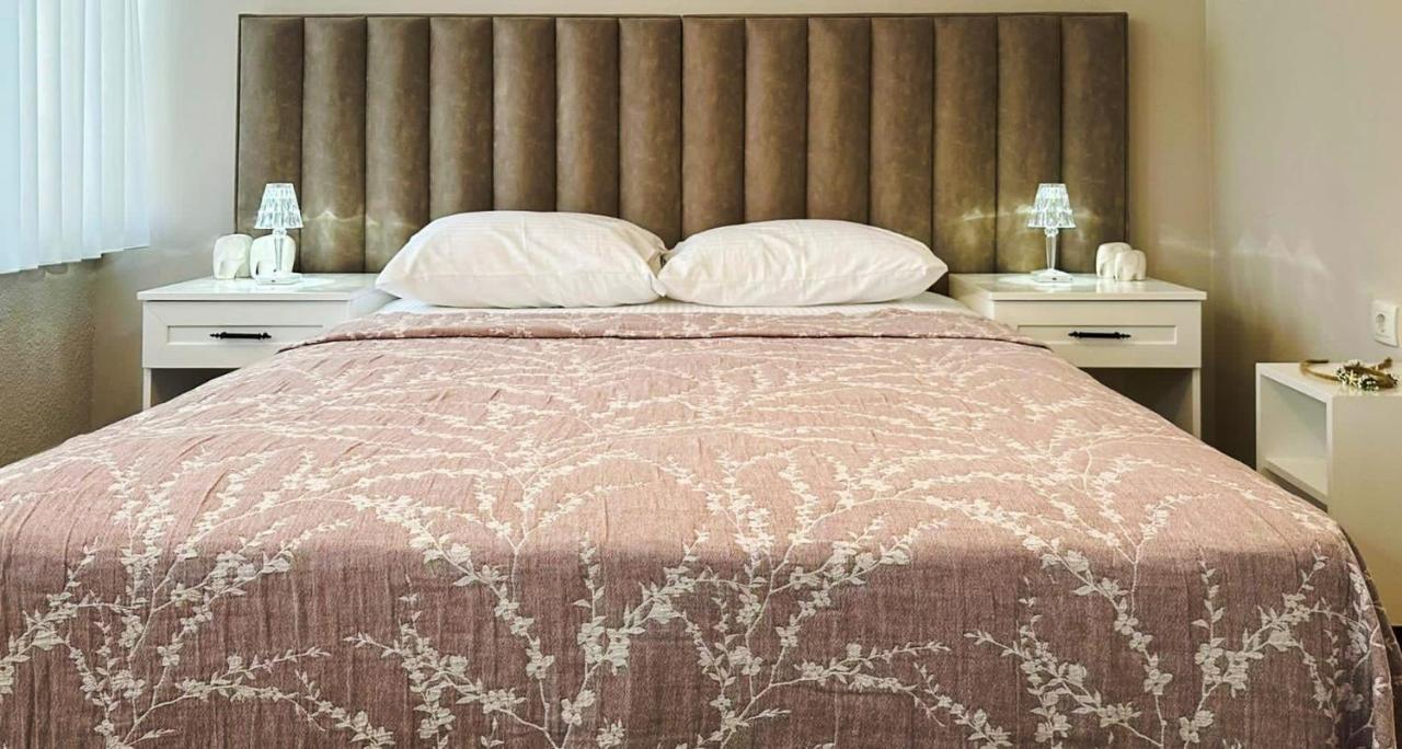 Hi Hotel Ivy Bueyuekada Adalar Bagian luar foto