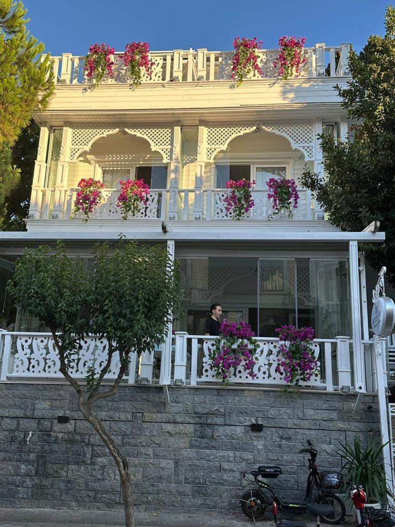 Hi Hotel Ivy Bueyuekada Adalar Bagian luar foto