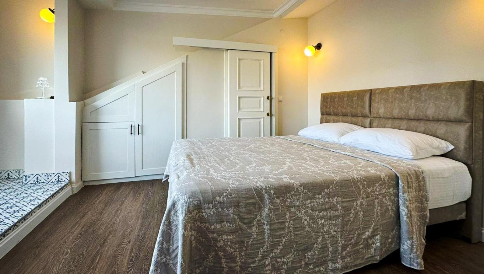Hi Hotel Ivy Bueyuekada Adalar Bagian luar foto